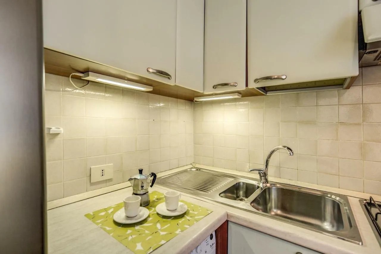 Guesthouse O Affittacamere Casa Fienaroli 2 Rome Apartment